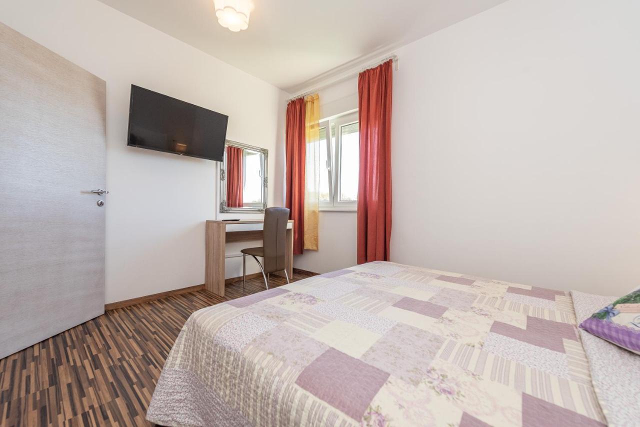 Antonio Apartments Sukošan Buitenkant foto